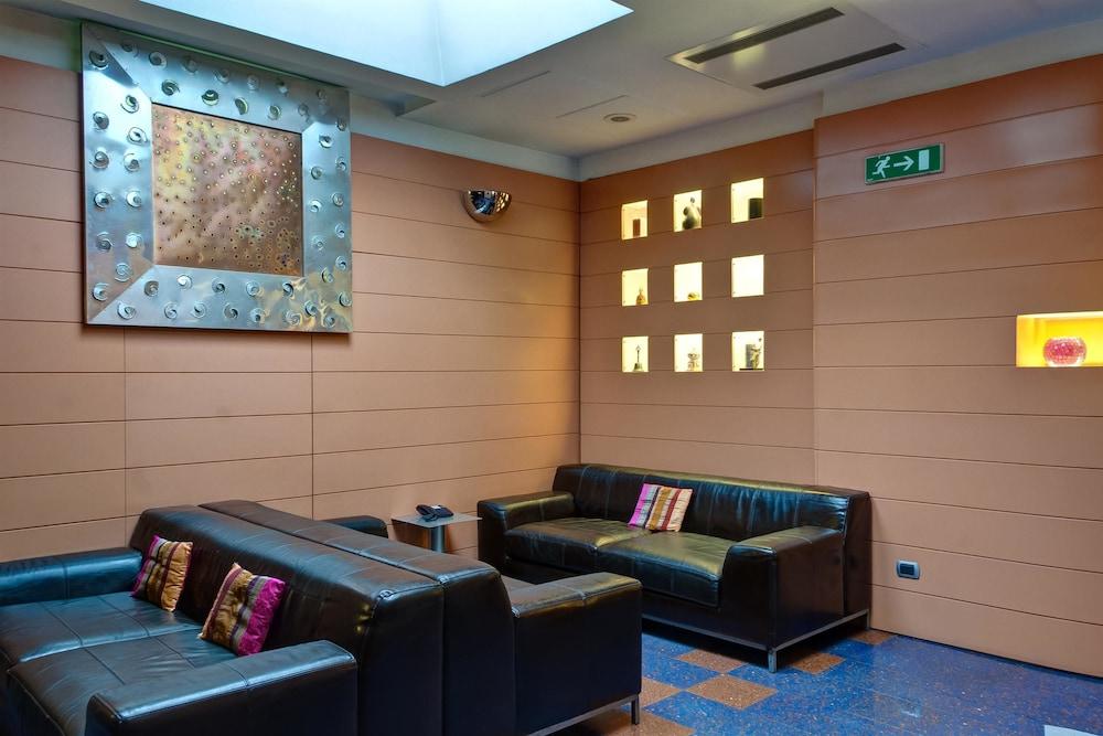 Western Plaza Hotel